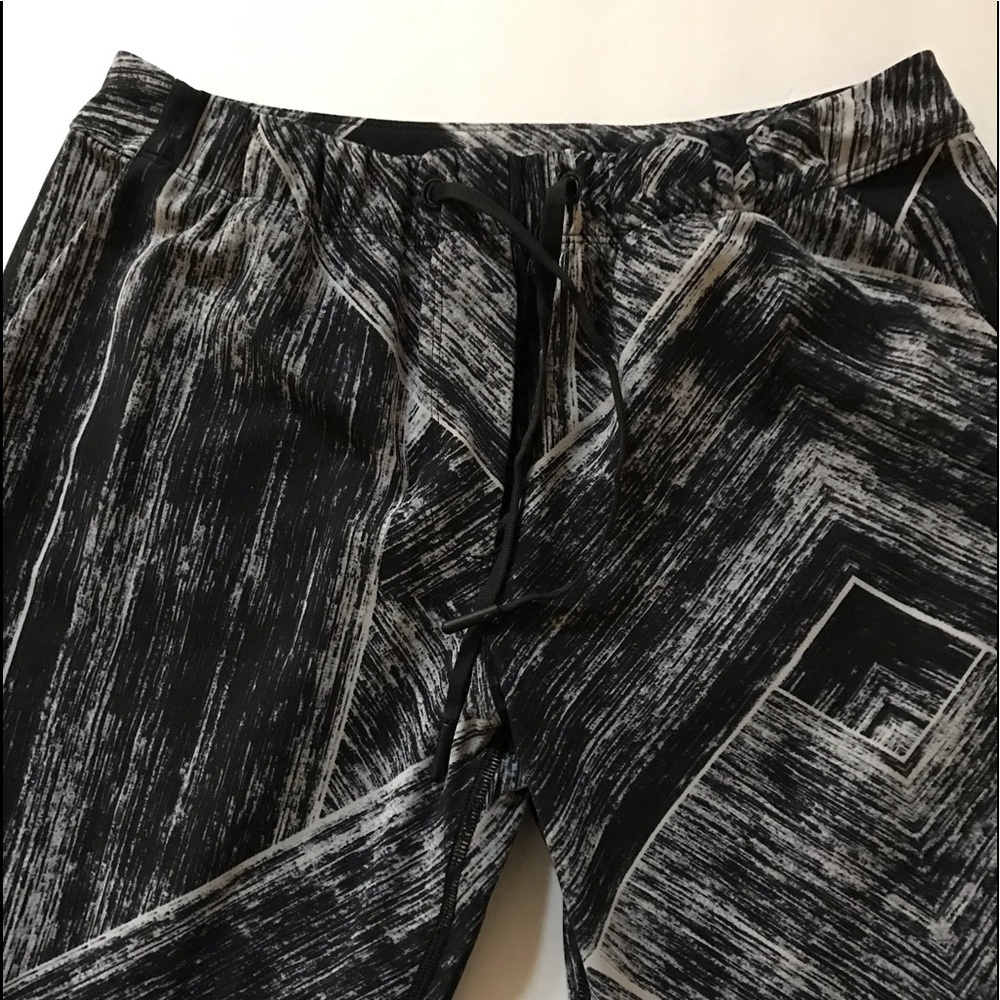 Lululemon cropped pants